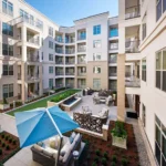 21-camden-carolinian-apartments-raleigh-nc-outdoor-center-courtyard-with-lounge-areas
